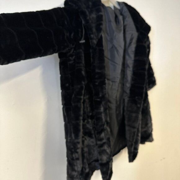 Women's Open Front Black Faux Fur Coat Jacket NWOT Medium - Picture 2 of 5